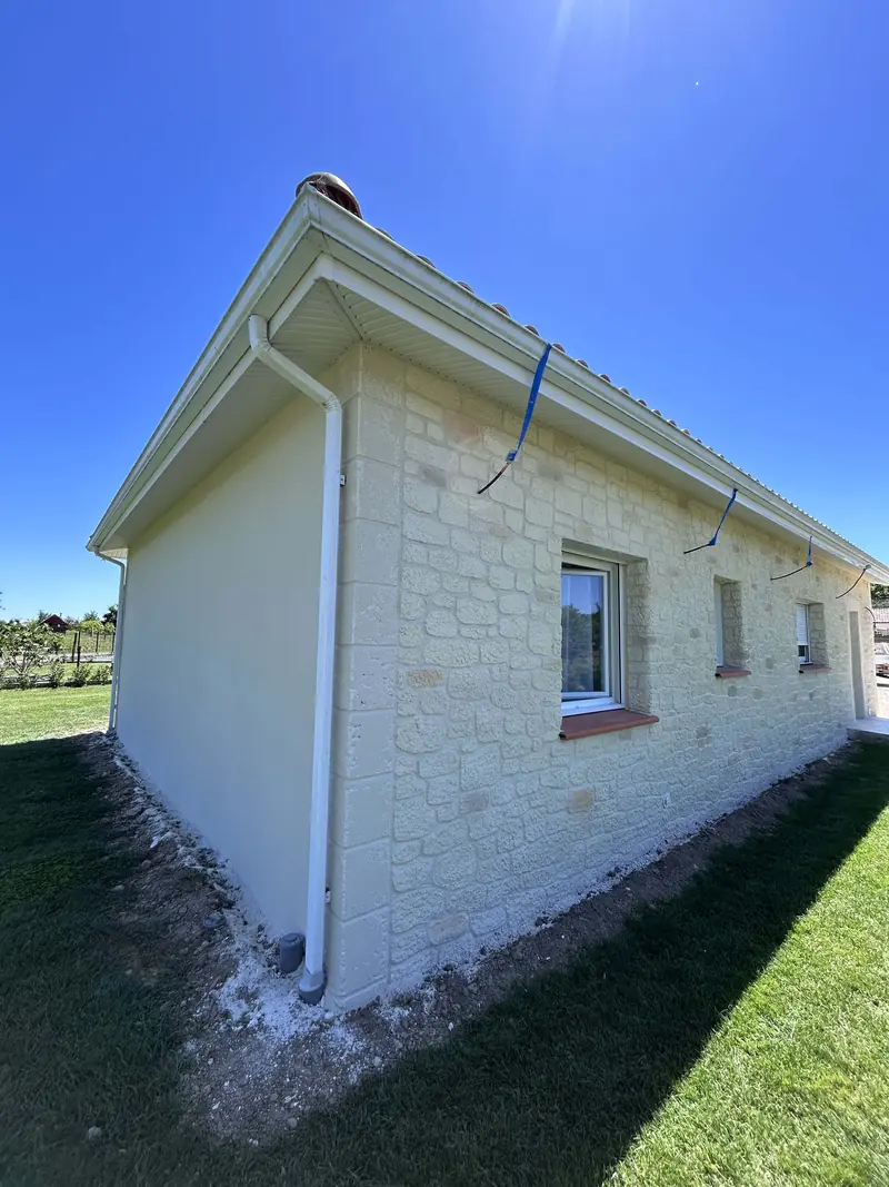 Enduit imitation pierre réalisé sur une maison à Toulouse